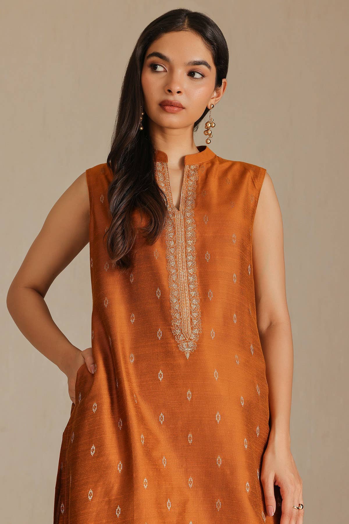 Mustard Viscose Blend Woven Design Kurta With Zari - View 2